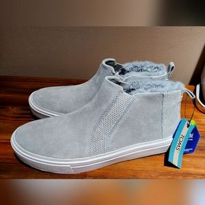 Brand new toms boots!